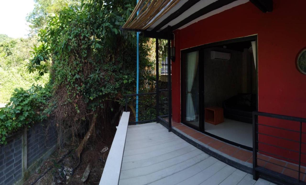 White Jail At Koh Tao Hostel Esterno foto