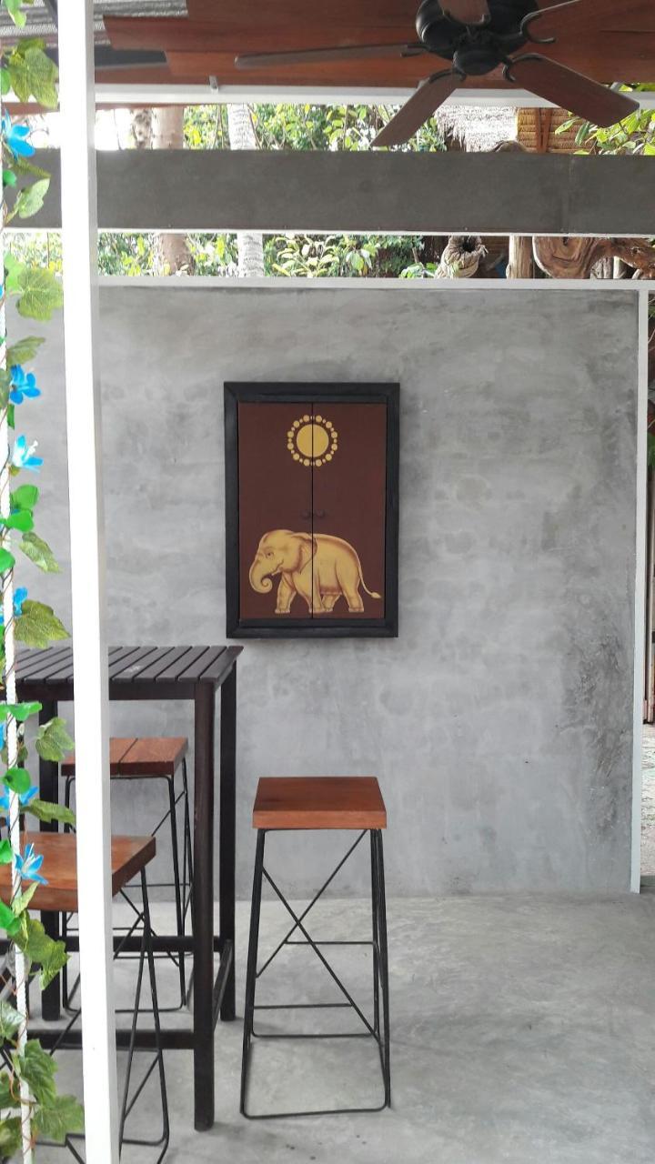 White Jail At Koh Tao Hostel Esterno foto